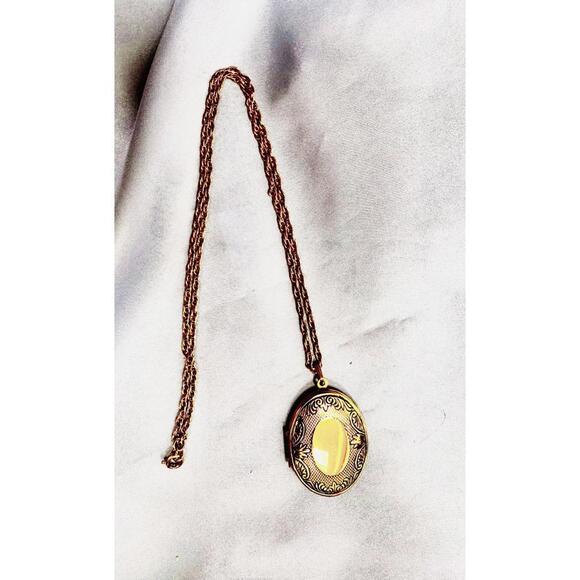 Gold Tone Chain Link with Oval Scrolled Etched Locket  Necklace - Picture 3 of 5